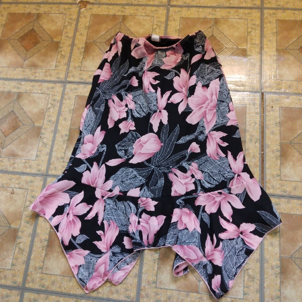 Easel skirt